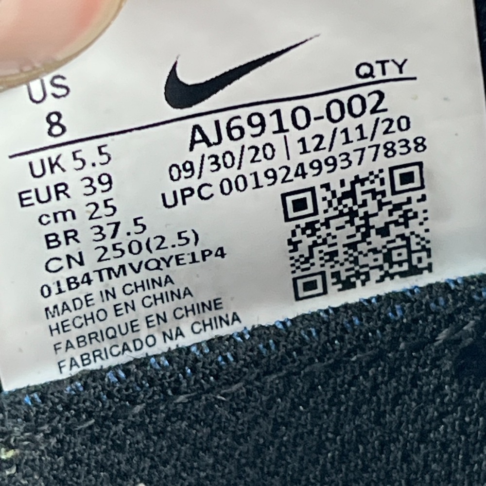Nike Air Vapormax Flyknit 3 Womens Size 8 Triple Black Running Shoes AJ6910-002 - Picture 12 of 12